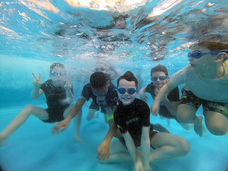 Tenacres pupils swimming underwater